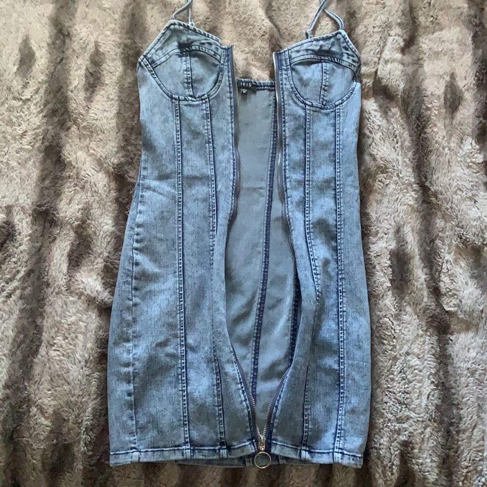 Dress - Picture 2 of 3
